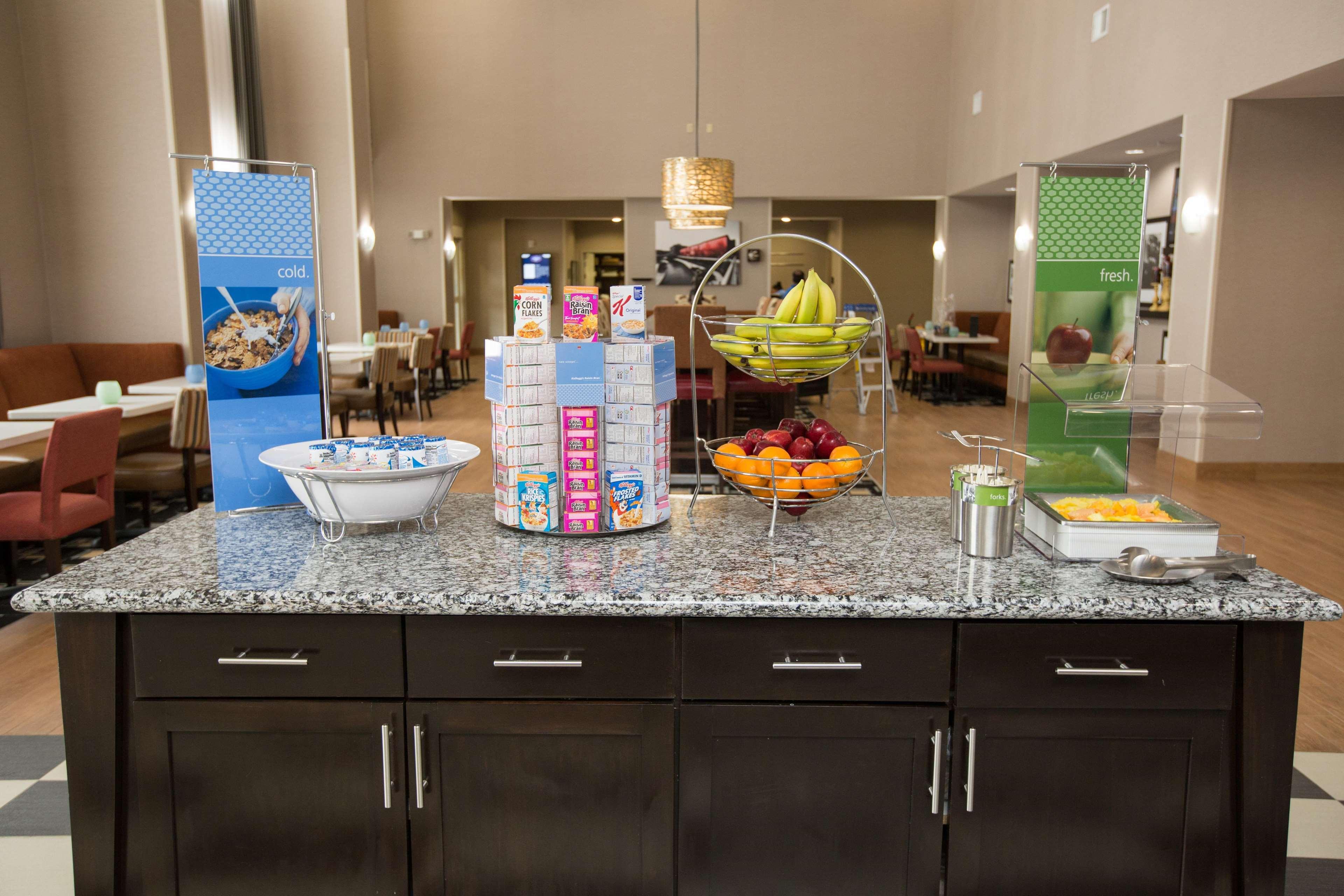 Hampton Inn & Suites Oklahoma City Airport Ngoại thất bức ảnh
