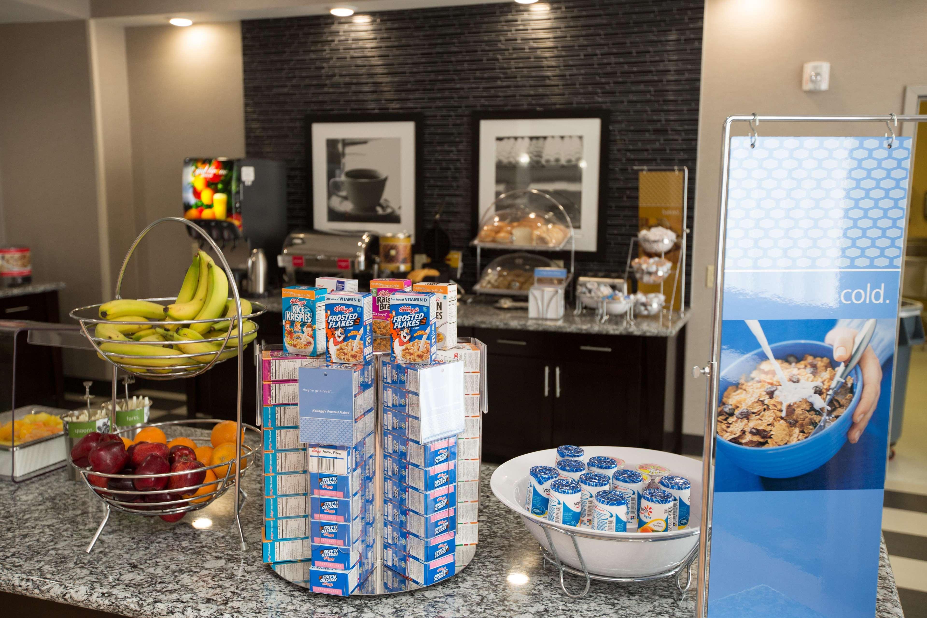 Hampton Inn & Suites Oklahoma City Airport Ngoại thất bức ảnh