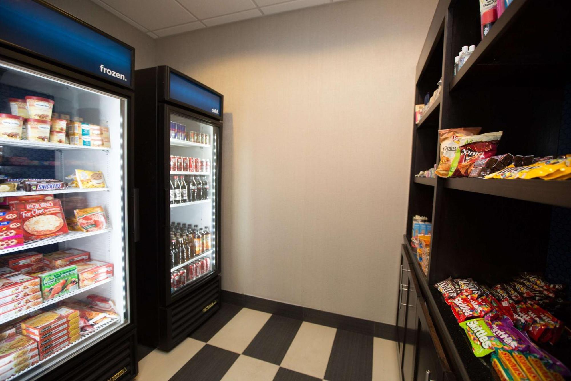 Hampton Inn & Suites Oklahoma City Airport Ngoại thất bức ảnh